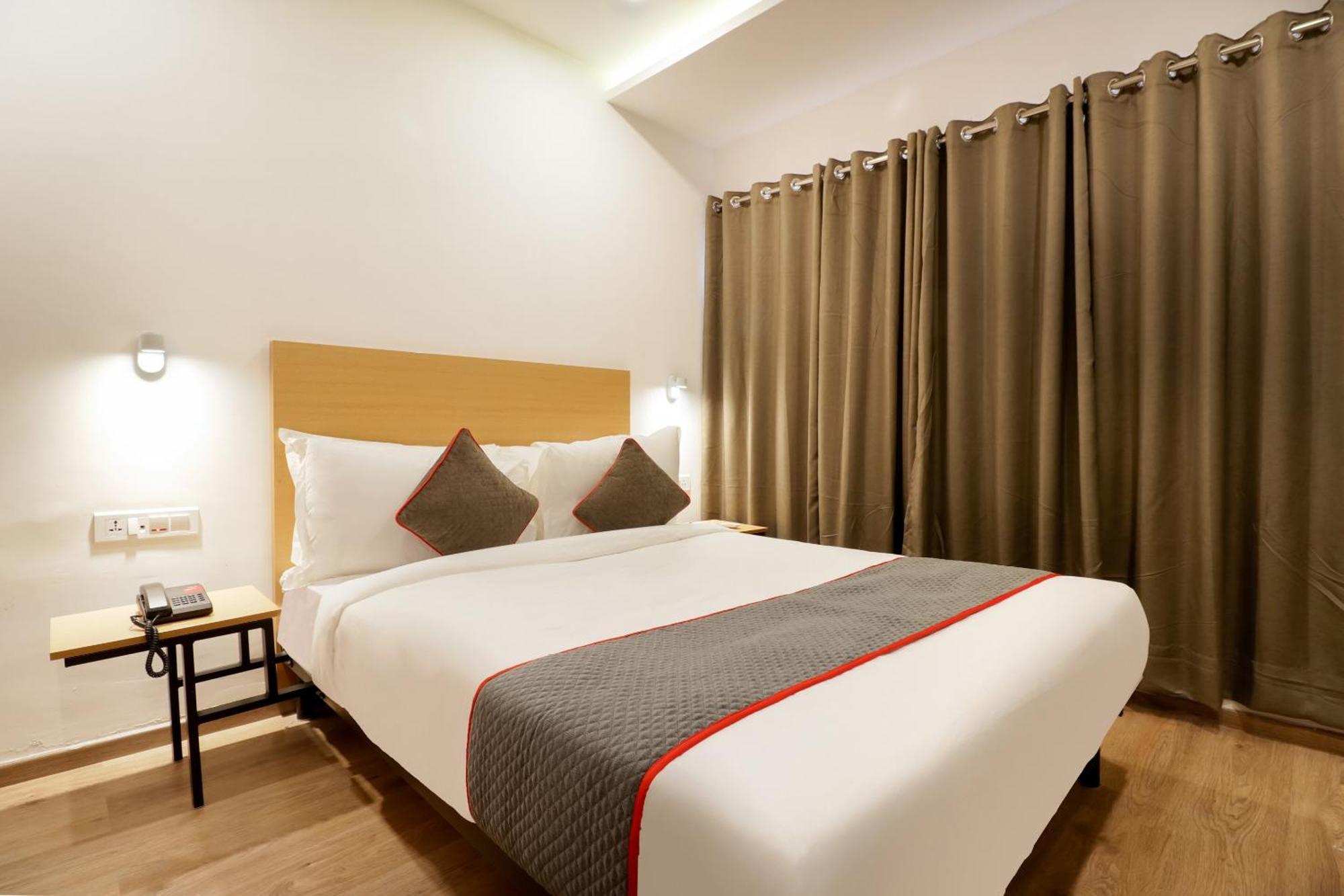 Super Townhouse The Landmark Indore Zewnętrze zdjęcie